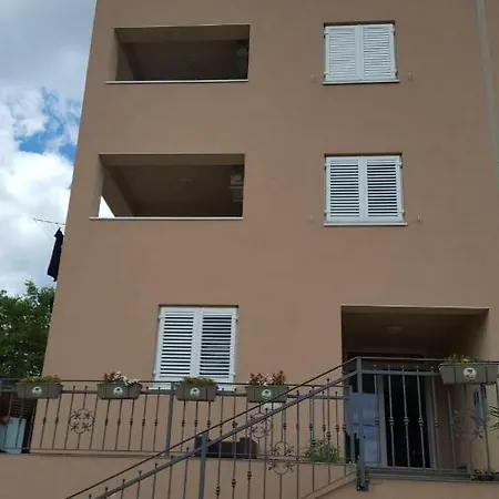 Mela Apartman